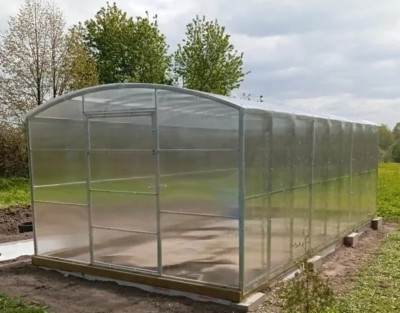 Solidna szklarnia NOWA z poliwęglanu – idealna ochrona roślin